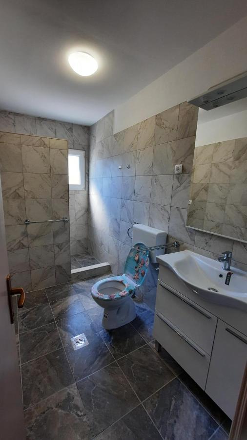 Apartment Pinoapplosinj Veli Losinj Exterior photo