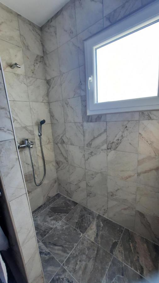 Apartment Pinoapplosinj Veli Losinj Exterior photo